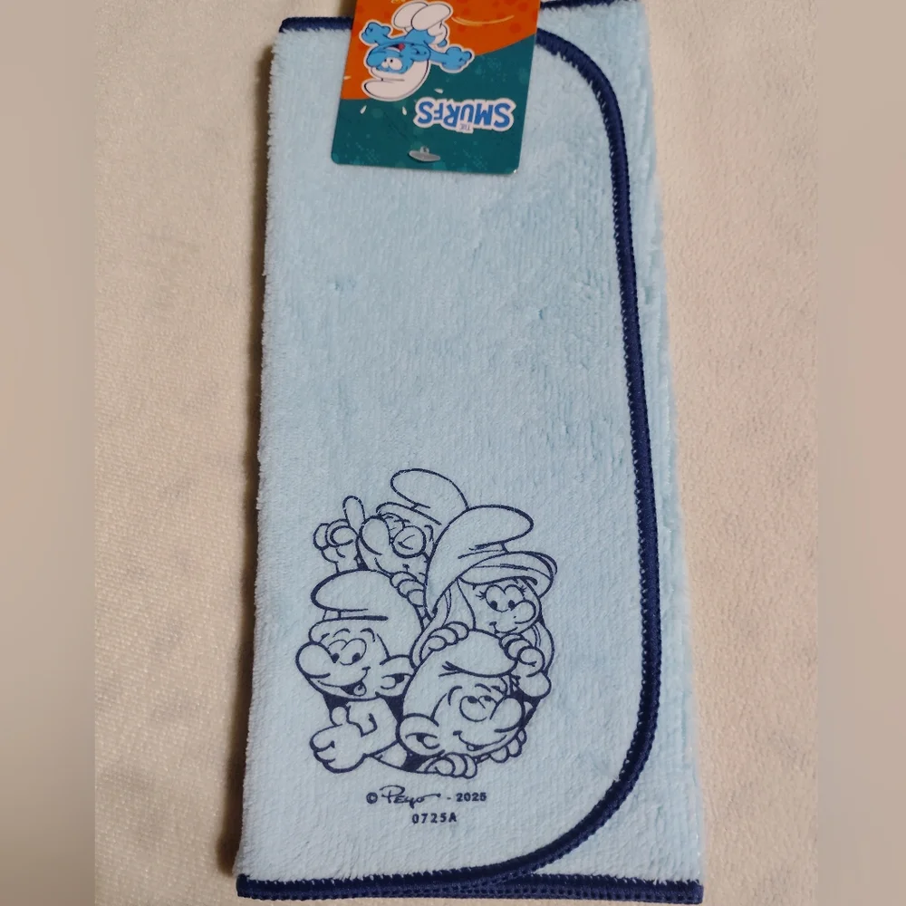 Smurfs-themed pet grooming and accessories.